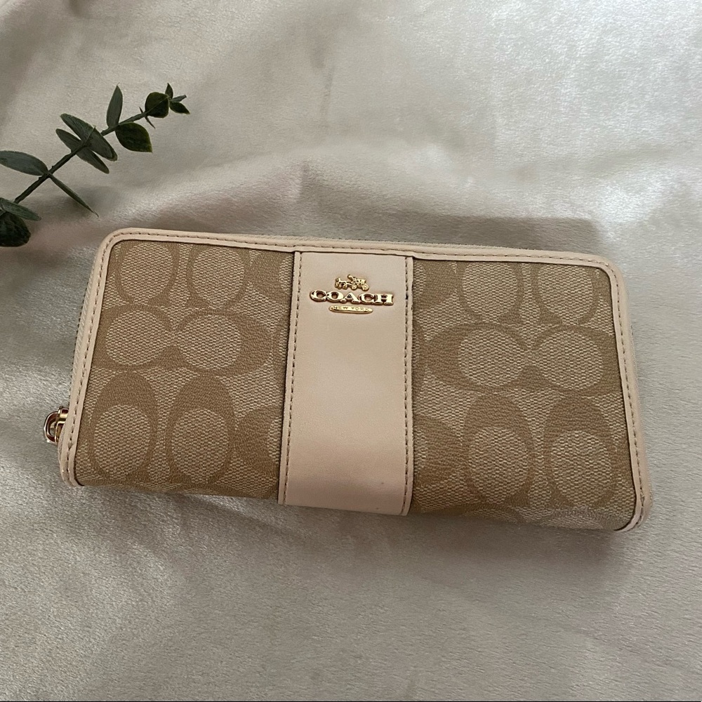 Coach Long Zip Wallet